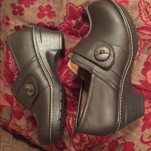 ⭐️ Sz 6.5 W Thom McAn Gennie Brown Leather pumps